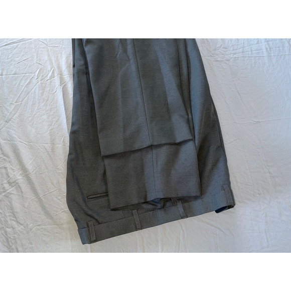IZOD Flat Front Microfiber Easy Care Chino Pants. Gray. Men's 35X34, EUC!! - Picture 4 of 9